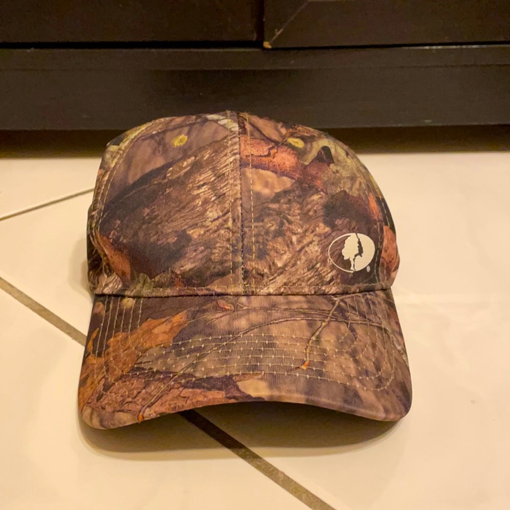 Mossy oak cap in perfect condition almost new camo L size
